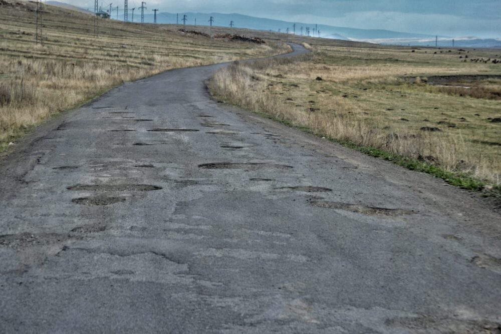 Köprübaşı Yolunda Araç Kullanmak Güç: Böyle Yol Mu Olur?