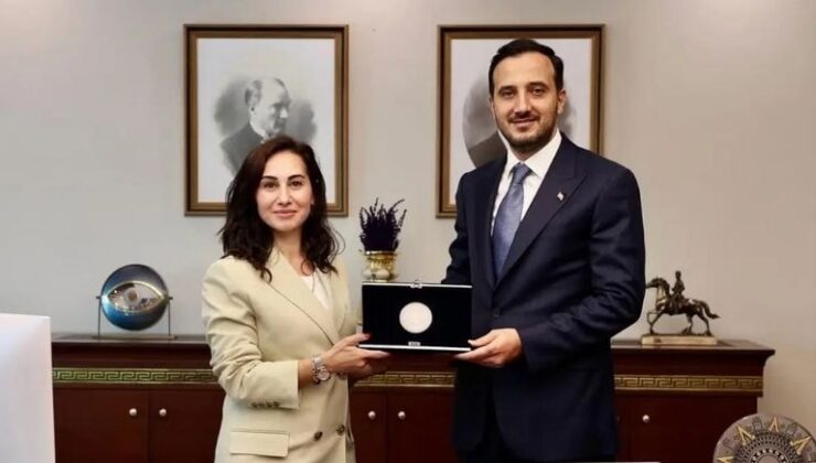 AKP'ye geçen Özlem Vural Gürzel, Atatürk'ün o tablosunu kaldırdı