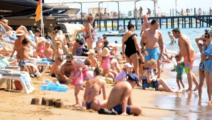 Antalya’da ekim bereketi, hava 38 derece deniz doldu