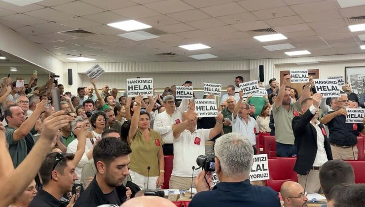 Aydın'da gerilim dinmiyor: CHP'liler toplantıya alınmadı,  salona polis girdi