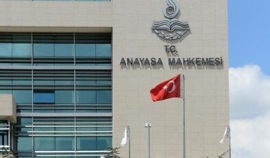 AYM’den boşanan kadın için bekleme süresini düzenleyen kanuna ilişkin karar