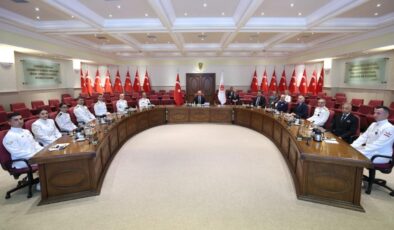 Bakan Güler, Deniz Kuvvetleri Komutanlığı personelini kabul etti