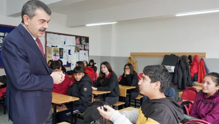 Bakan’ın çocuğu özel okulda, Elazığ’daki öğrenciler kitapsız