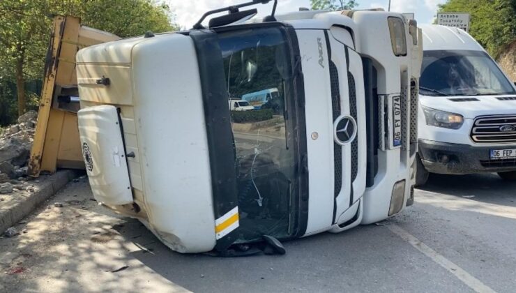 Beykoz’da hafriyat kamyonu devrildi: 1 yaralı