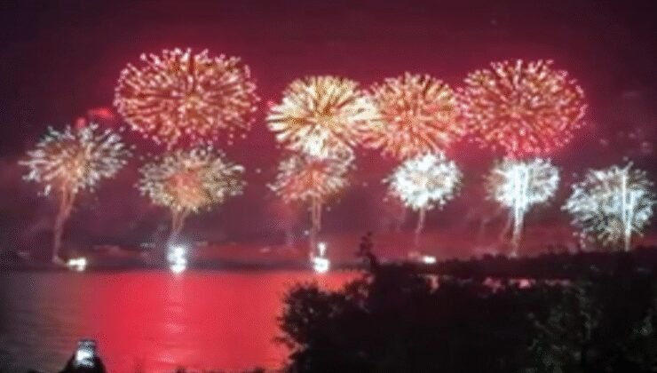 Bodrum’u ayağa kaldıran havai fişek gösterisi