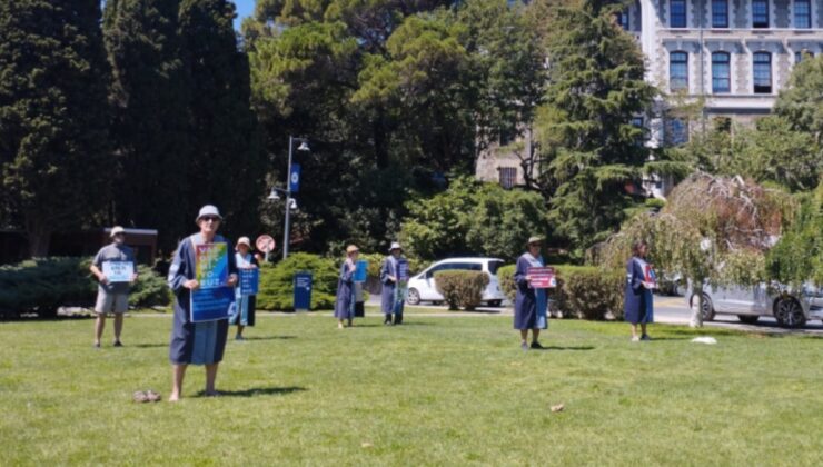 Boğaziçi Üniversitesi'nde öğrencilere kahve dağıtan profesöre soruşturma!