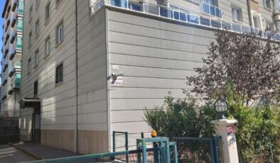 Boşanma aşamasındaki eşinin sevgilisini bıçakla öldürdü