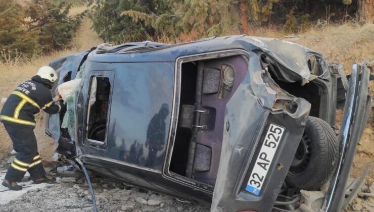 Burdur’da dehşet veren kaza! Lüks araç hurdaya döndü