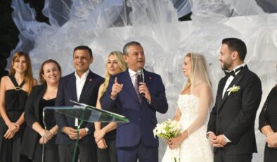 CHP Genel Başkanı Özel, Gökan Zeybek’in oğlunun düğününe katıldı