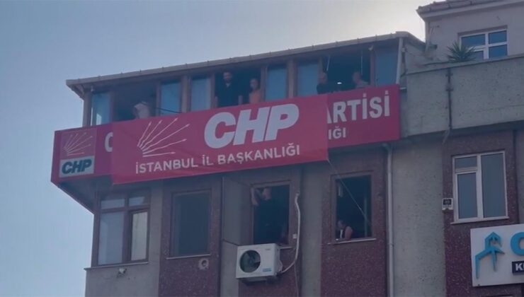 CHP yeni İl Başkanlığına tabela asıldı