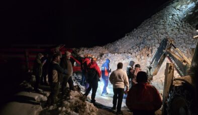 Çığ nedeniyle mahsur kalan 15 kişi kurtarıldı