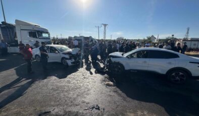 Diyarbakır’da otomobiller çarpıştı: 8 yaralı