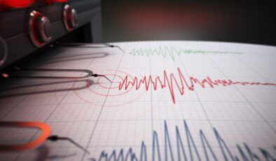 Ege 4,8’le sallandı! Korkutan deprem