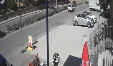 Elazığ’da otomobil istinat duvarına çarptı: 2 yaralı