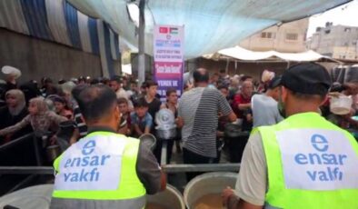 Ensar Vakfı’ndan Gazze’de anlamlı yardım: Sıcak yemek dağıtımı yapıldı