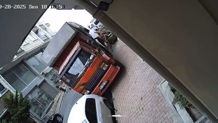 Esenyurt'ta rampadan kayan kamyon 3 araca çarptı