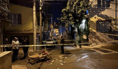 Gece yarısı bıçakla dehşet saçtı: 1 ölü, 2 yaralı