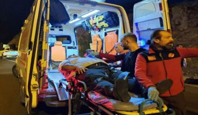 Havalimanına giden otobüs devrildi, 5 kişi yaralandı