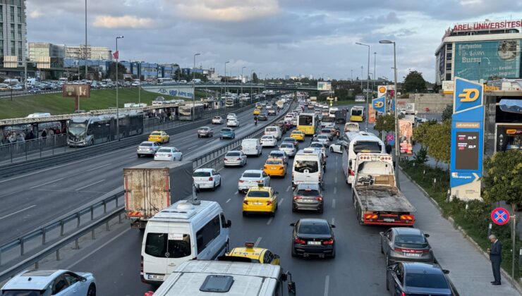 İstanbul'da trafik yoğunluğu yüzde 74'ü geçti