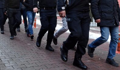 İzmir merkezli FETÖ operasyonunda 35 şüpheli yakalandı