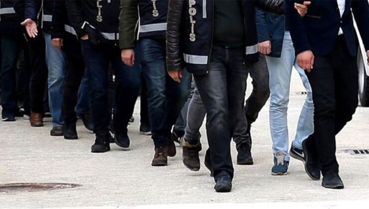 İzmir'de FETÖ'ye yönelik operasyonda 10 şüpheli yakalandı