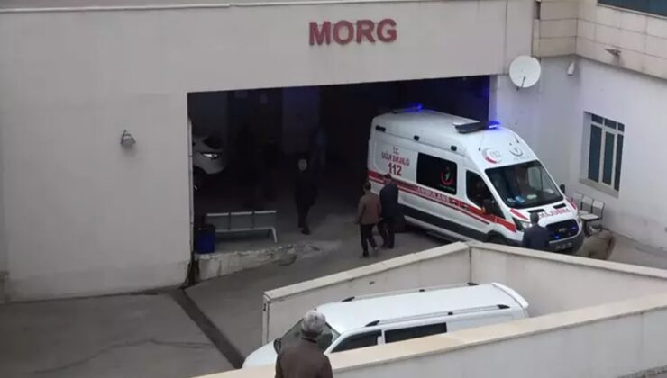 Kanala devrilen otomobildeki baba ile oğlu öldü