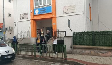 Kantinden şeker alıp yiyen 9 öğrenci hastanelik oldu