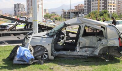 Kayseri’de feci kaza: 2 ölü, 3 yaralı!
