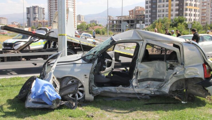 Kayseri’de feci kaza: 2 ölü, 3 yaralı!