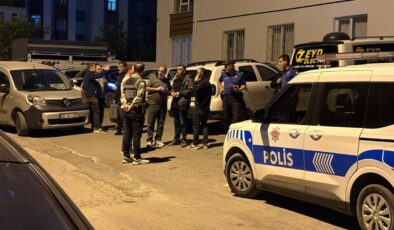 Küçük çocuk üvey babasını kalbinden bıçakladı