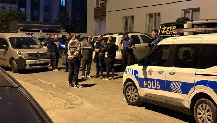 Küçük çocuk üvey babasını kalbinden bıçakladı