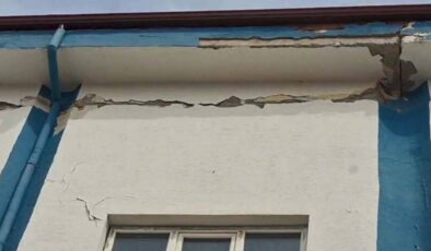Kütahya Simav depremi sonrası belediye binasında hasar meydana geldi