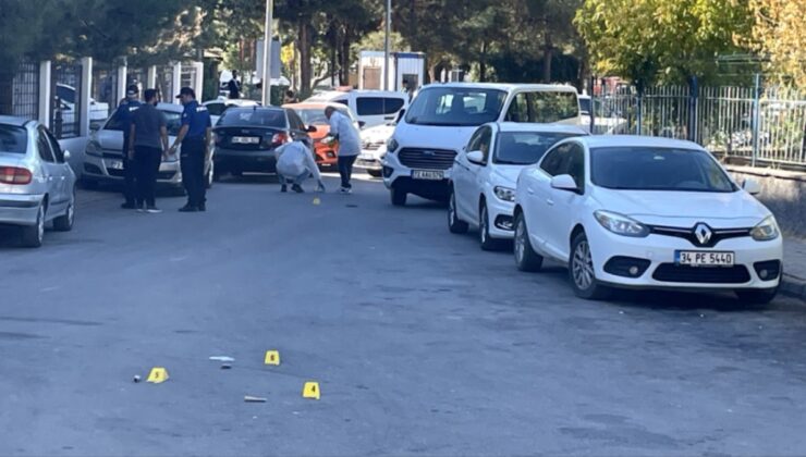 Lise önünde silahlı kavga paniği