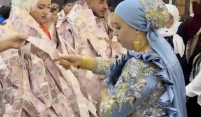 Mardin’de aşiret düğünü: Paradan kıyafet yaptılar