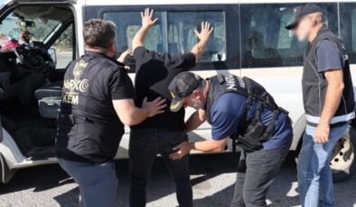 Mersin’de yolcu minibüsünden çıkanlar şoke etti!