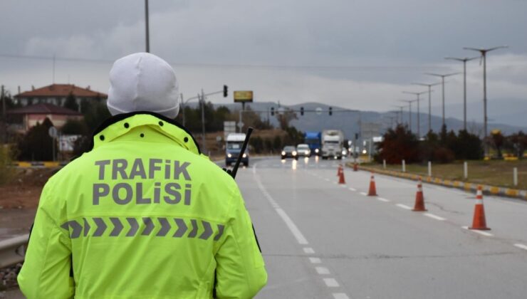 Milyonlarca sürücüye uyarı: Bu ayakkabıyla trafiğe çıkan yandı!