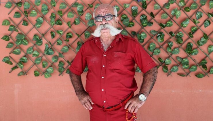 Nevşehir’in ‘renkli pala’sı 50 yıldır tek renkli giysilerle geziyor