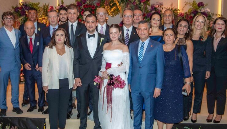 Olağanüstü kurultay öncesi CHP'lileri buluşturan düğün