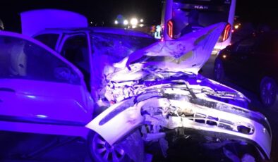 Otomobil ile traktör çarpıştı: 1 ölü, 5 yaralı