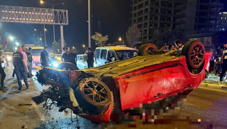 Otomobil motosiklete çarptı: 3 ölü, 3 yaralı