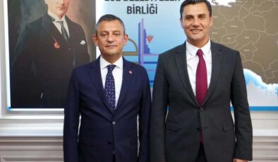 Özgür Özel, Ferdi Zeyrek Vakfı’nın açılışında duygusal konuşma yaptı: “Bu hikaye burada bitmemeli”