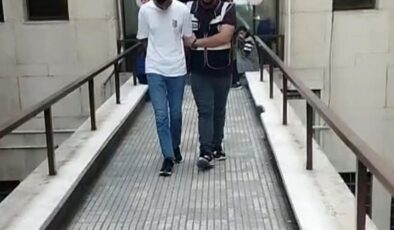 Polisi görünce çimlere yatıp ölü taklidi yaptı