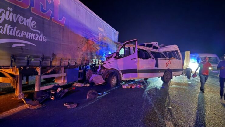 Son Dakika… Tarsus’ta can pazarı: Tarım işçilerini taşıyan minibüs TIR’a çarptı, 3 ölü 16 yaralı