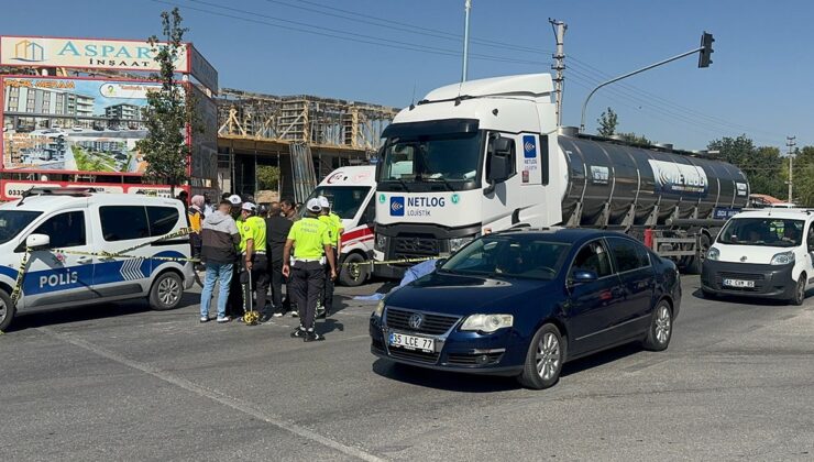 Tekerlekli sandalyedeki kızını yolun karşısına geçirmek isterken TIR çarptı