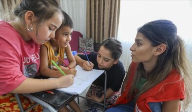 Türk Kızılay, 7 bini aşkın öğrenciye kırtasiye seti dağıttı