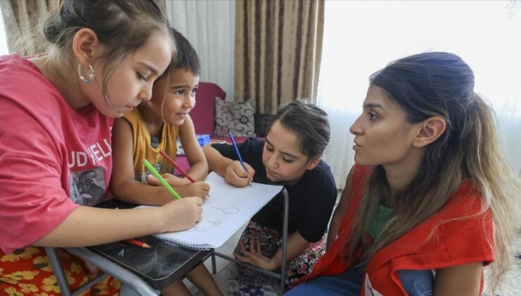 Türk Kızılay, 7 bini aşkın öğrenciye kırtasiye seti dağıttı