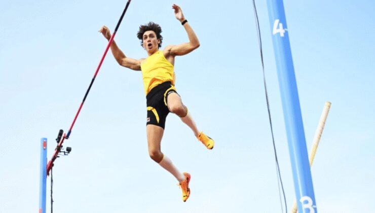 Uçan İsveçli havada para basıyor