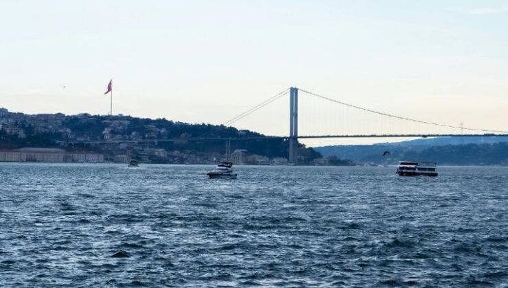 Yedekli gemi geçişi nedeniyle İstanbul Boğazı trafiğe kapatıldı