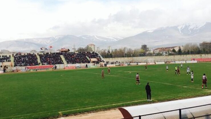 Yenilen takımın taraftarı stadyumu böyle parçaladı