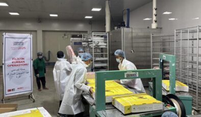 Yeryüzü Doktorları her zorluğa rağmen Gazze’ye kurban eti ulaştırdı